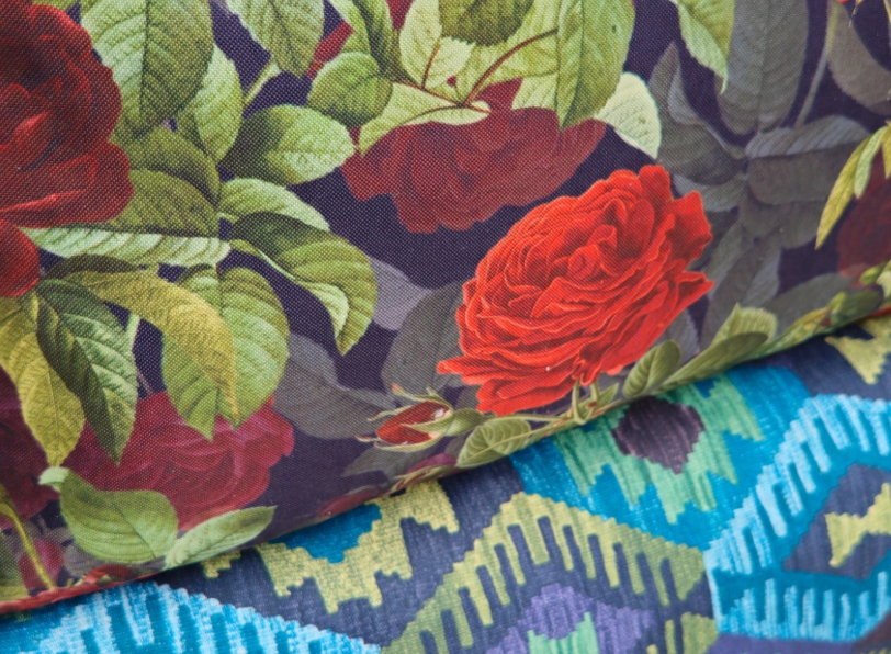Sofa Dog Bed — Rose Pattern Comfort Edition