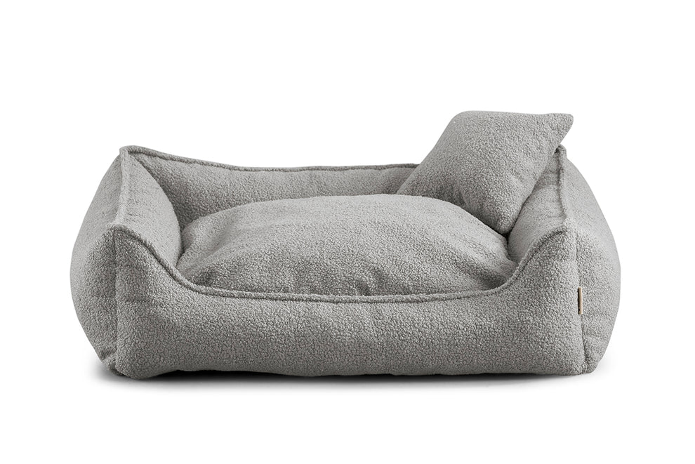 Light grey bouclé dog bed with shredded foam filling — Bear model, soft-touch fabric, easy to clean, and ideal for dogs of all sizes