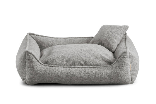 Light grey bouclé dog bed with shredded foam filling — Bear model, soft-touch fabric, easy to clean, and ideal for dogs of all sizes