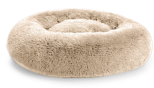 Cream round plush dog bed with raised edges — Sweet Donut model, ideal for small and medium dogs, made from soft-touch fabric and easy to clean.